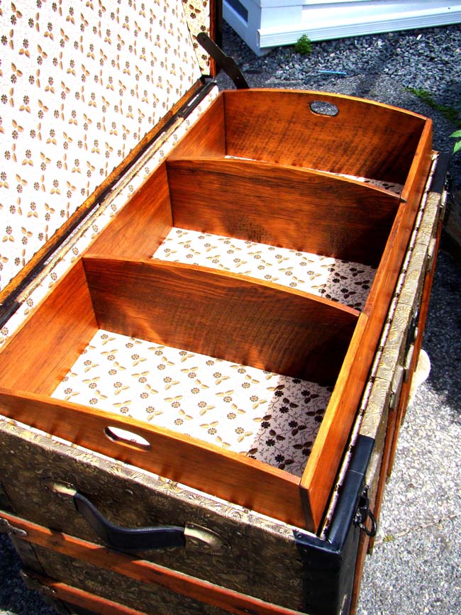 A fine 19th Century American Steamer Trunk fully restored circa 1880  — image 4